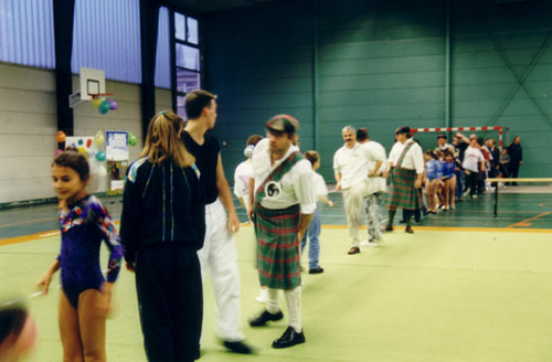 Record mondial battu du saut  l'lastique...horizontale !!! Bravo au cercle celtique Campsien !