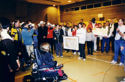 Un petit cadeau pour France de la part de Champs sur Marne - Tous Unis