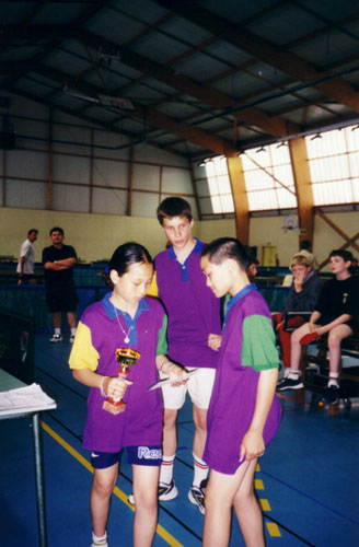 Championnat Dpartemental des Jeunes par Equipes 2000-2001 - Catgorie Minimes
1/2 Finalistes : Ludivine Ung - Jonhy Ung et Xavier Piotrowski